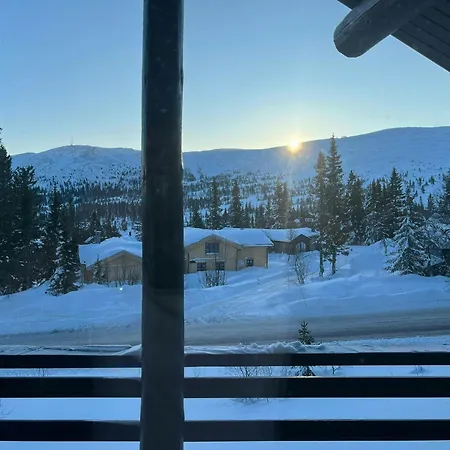 Log With Views Over Mountain Semesterbostad Trysil
