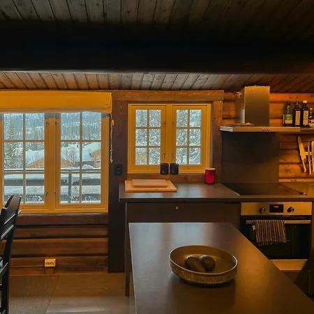 Log With Views Over Mountain Hébergement de vacances *